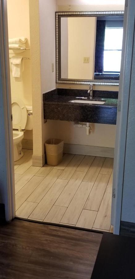 Chickasaw Best Inn Formerly Known As M Star Hotel מראה חיצוני תמונה